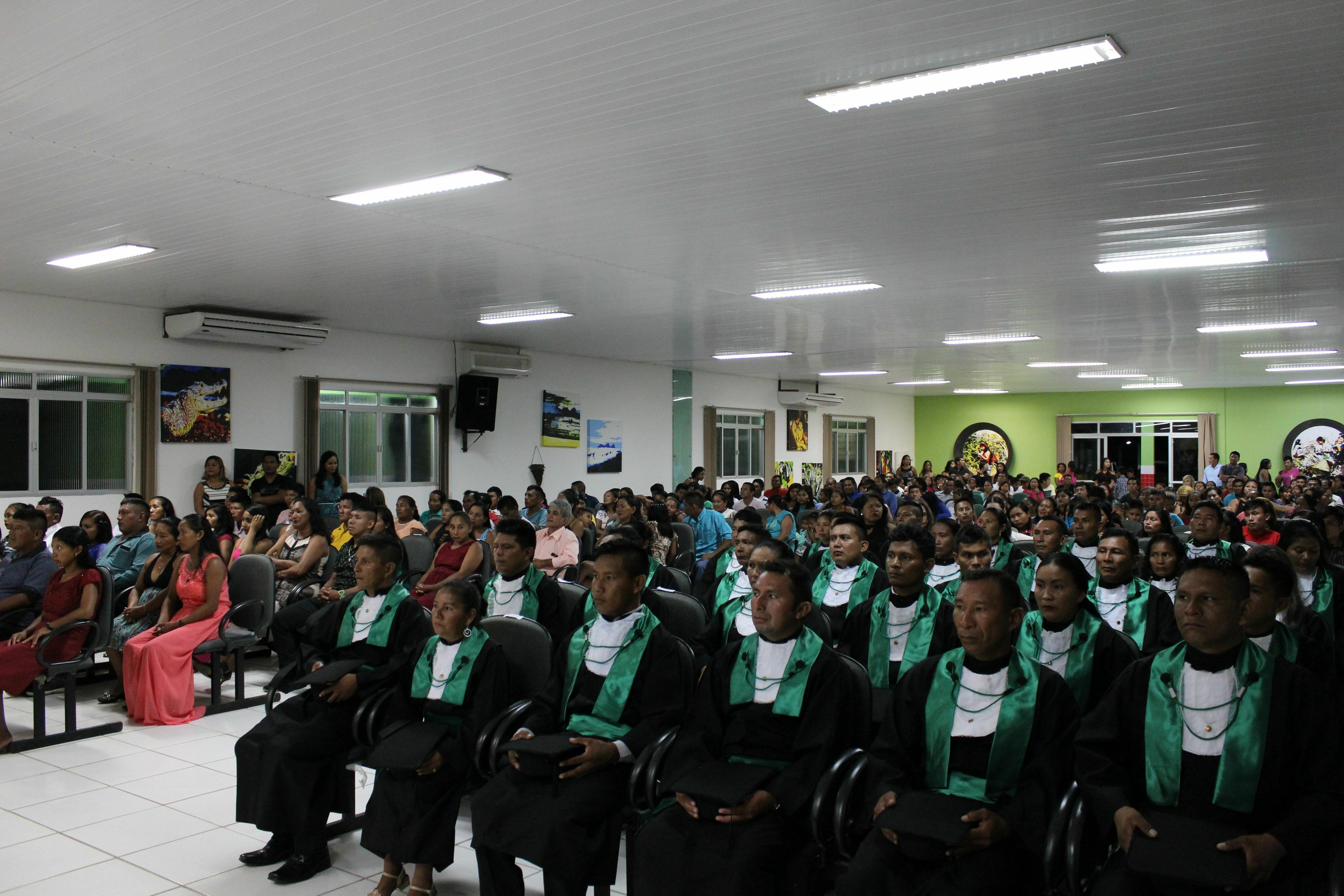 Solenidade de colação de grau conferiu a licenciatura a 29 formandos